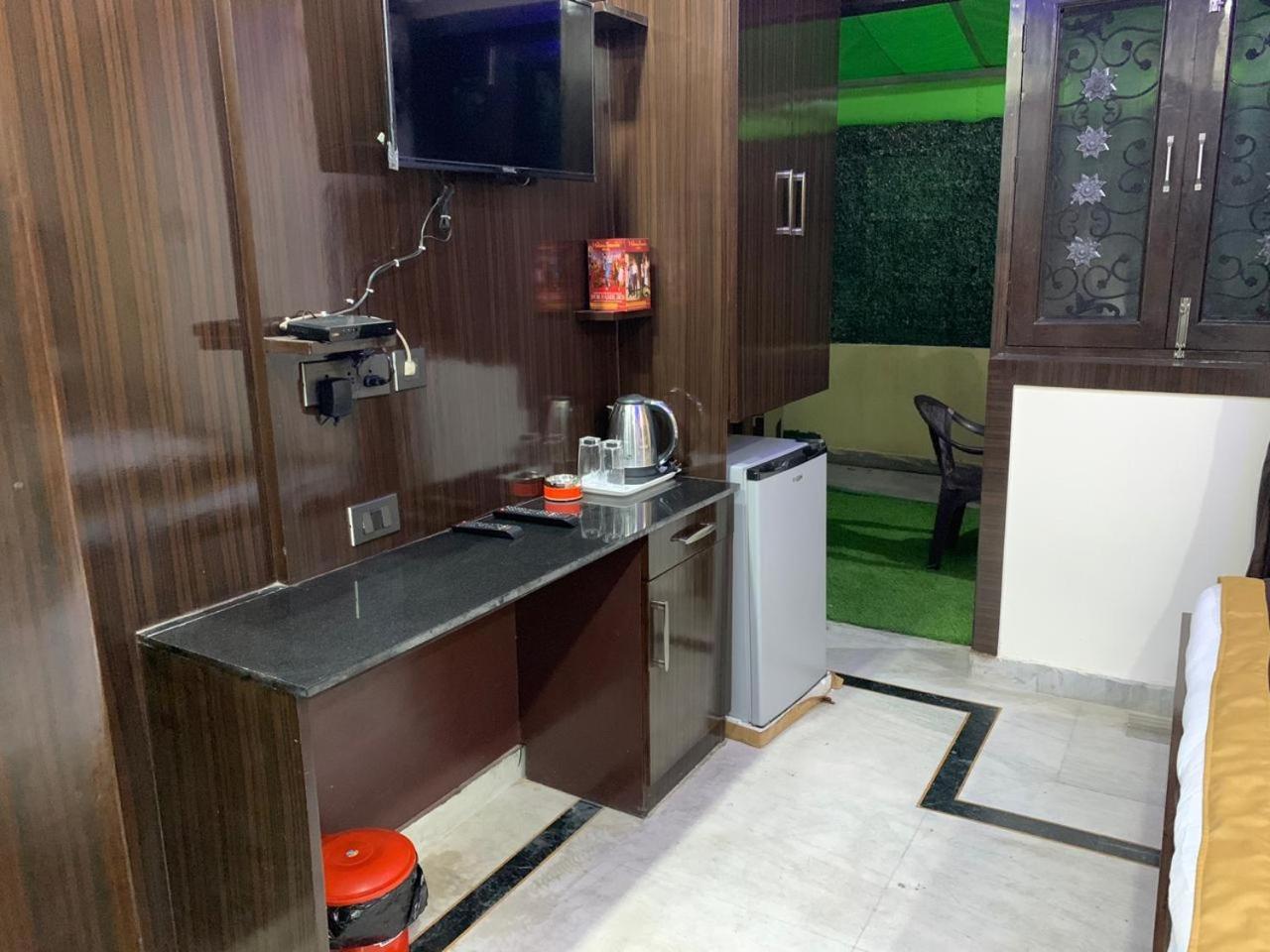 N.K. Residency Hotel New Delhi Luaran gambar